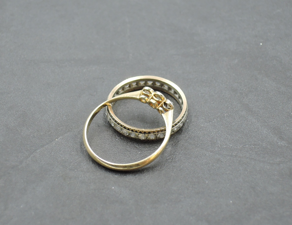 A diamond trilogy ring, total approx 0.15ct in collared mounts on a yellow metal loop stamped - Image 2 of 3