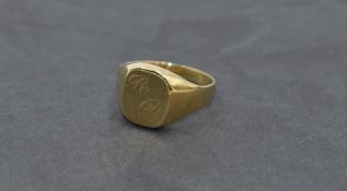 A 9ct gold signet ring beaaring monogram, approx 2.9g & size N