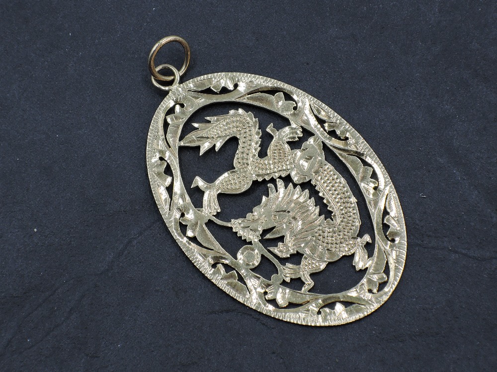 A 14ct gold pendant depicting a Chinese dragon, maker MS, approx 5.7g