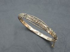 A Victorian 9ct rose gold hinged bangle having wire and ball decoration, (AF), approx 7.7g