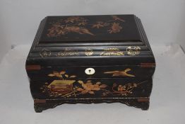 Late Victorian Japan lacquer jewellery case having fitted interior and traditional Japanese