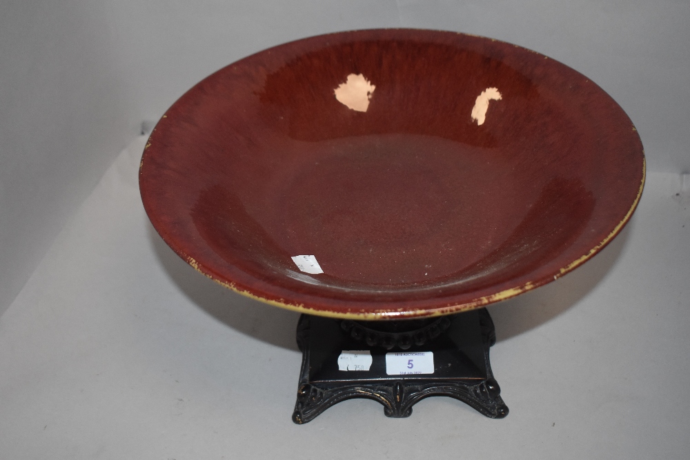 Modern footed fruit bowl having ceramic bowl on bronze effect base - Image 2 of 2