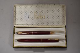 A boxed Parker 17 set comprising of ballpoint pen and retracting pencil.