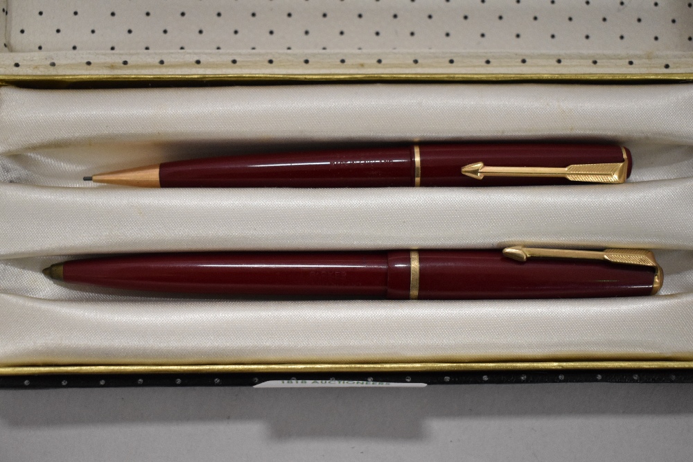 A boxed Parker 17 set comprising of ballpoint pen and retracting pencil. - Image 2 of 3