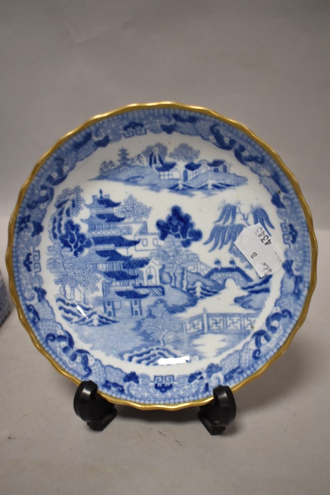 A selection of blue and white ceramics including Chinese tea cups and Arcadian 'Chariots' fruit - Image 5 of 6