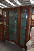 An early 20th century mahogany display cabinet having inlaid satinwood detailing, convex glass