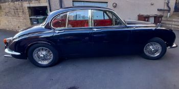 A Daimler250 V8 auto in dark blue. Reg JDX 657F registered on 15th January 1968. The V5 is in the