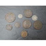 A small collection of American Coins including Small and Large Cents, 1 Cent Washington, 1901