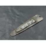 A silver bookmark, marks for London 1988, maker DJ, 6.5cm, 4.4grams.