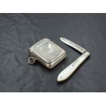 A George V silver bladed and Mother-of-Pearl mounted pocket or fruit knife, marks for Sheffield