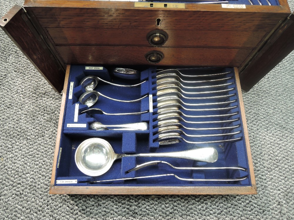 A Walker & Hall oak cased canteen of cutlery, of rectangular form, the hinged top with central - Image 3 of 13