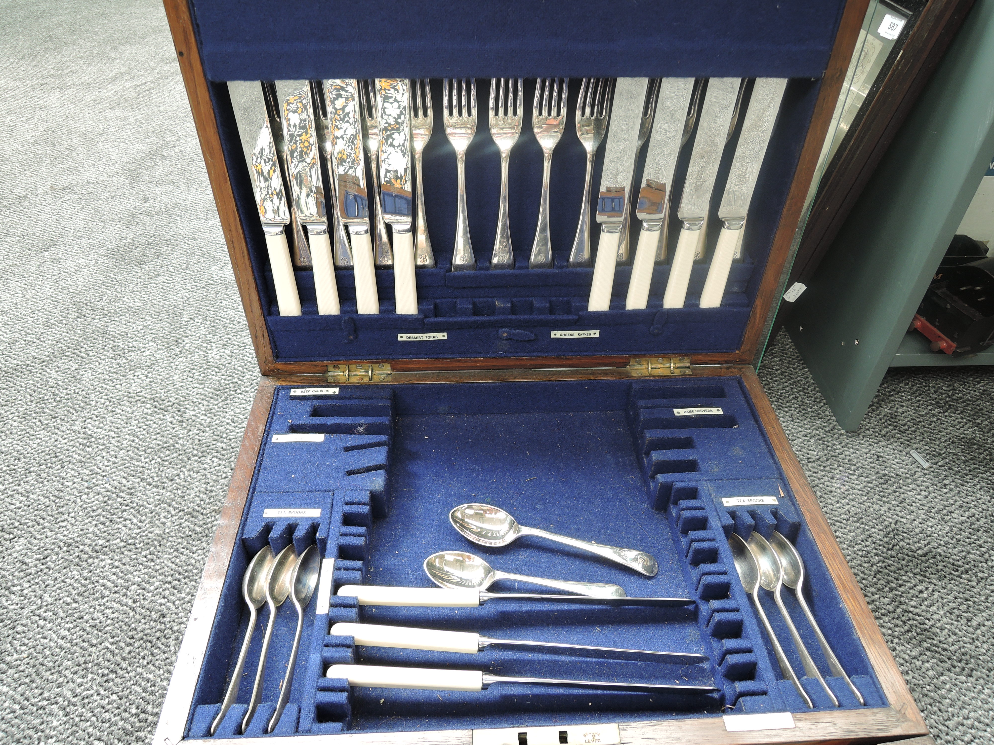 A Walker & Hall oak cased canteen of cutlery, of rectangular form, the hinged top with central - Image 5 of 13