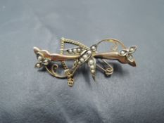 An early 20th Century 9ct gold swallow bar brooch having seed pearl decoration, approx 3g