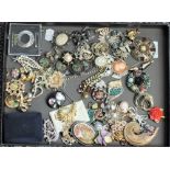 A tray of costume brooches etc, including mosaic, diamante, souvenir, enamelled etc