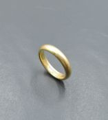 An 18ct gold wedding band, size L & approx 6g