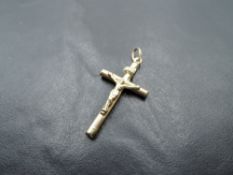 A 9ct gold crucifix pendant, approx 1g
