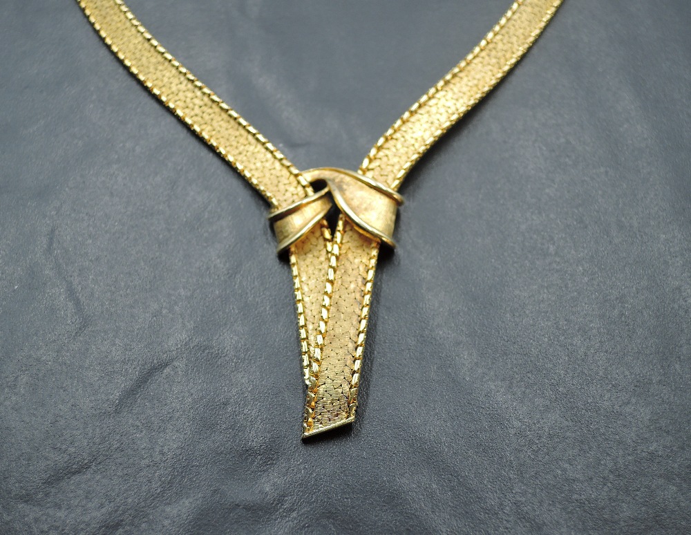An 18ct gold collarette necklace of knotted plaited form with concealed clasp, approx 61.5g - Image 2 of 3