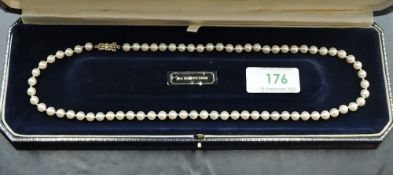 A string of cultured pearls by Lotus of even knotted form, having 9ct gold clasp, approx 20' with