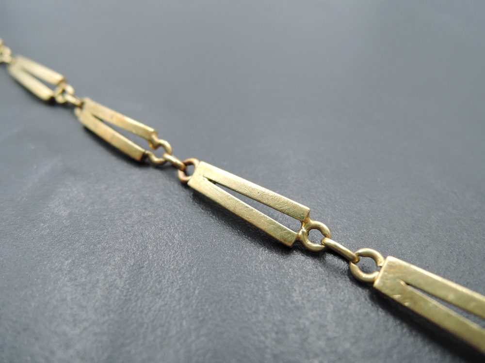 An 18ct gold metal fancy link bracelet with replacement 9ct gold clasp, approx 13g - Image 2 of 3
