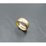An 18ct gold wedding band, size O/P & approx 8.7g
