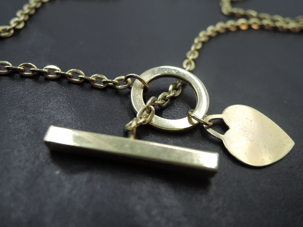 A 9ct gold chain with loop and bar clasp and heart shaped charm, approx 18' & 5.7g - Image 2 of 2