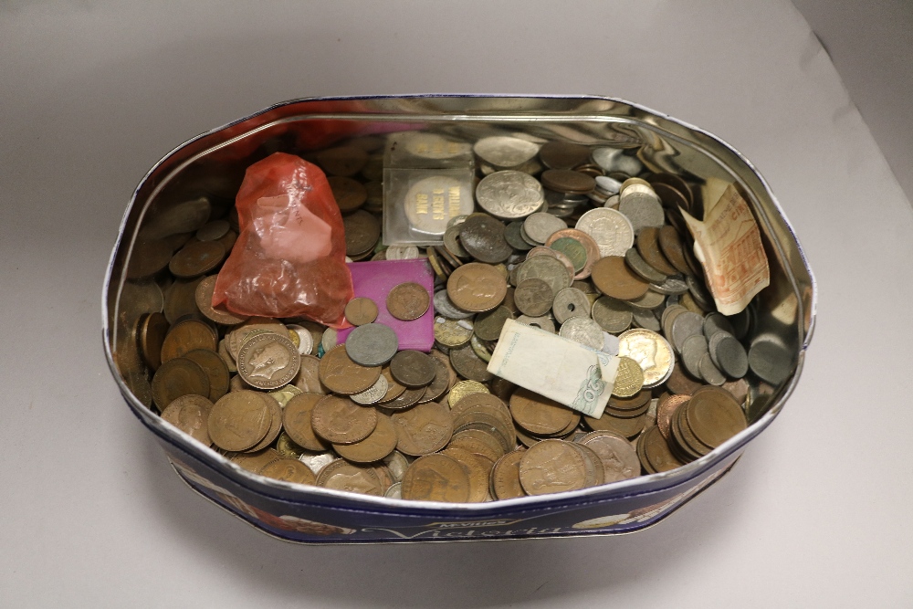 A selection of 20th century collectable coins and currency