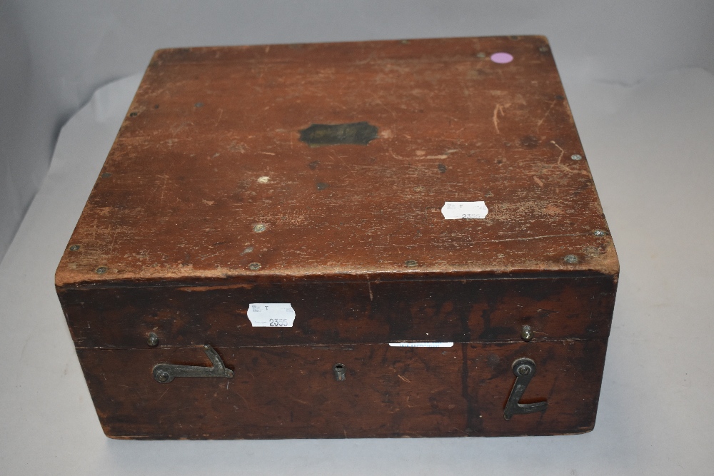 A vintage marine sextant in wooden box. - Image 4 of 4