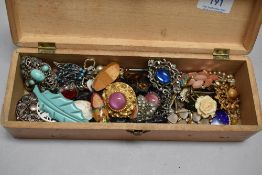 A Mauchline wear box containing a good quantity of vintage and retro costume jewellery.