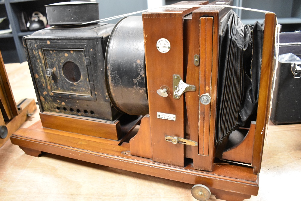 A mahogany framed Thornton Pickard Ruby Enlarger/ Magic lantern - Image 4 of 5