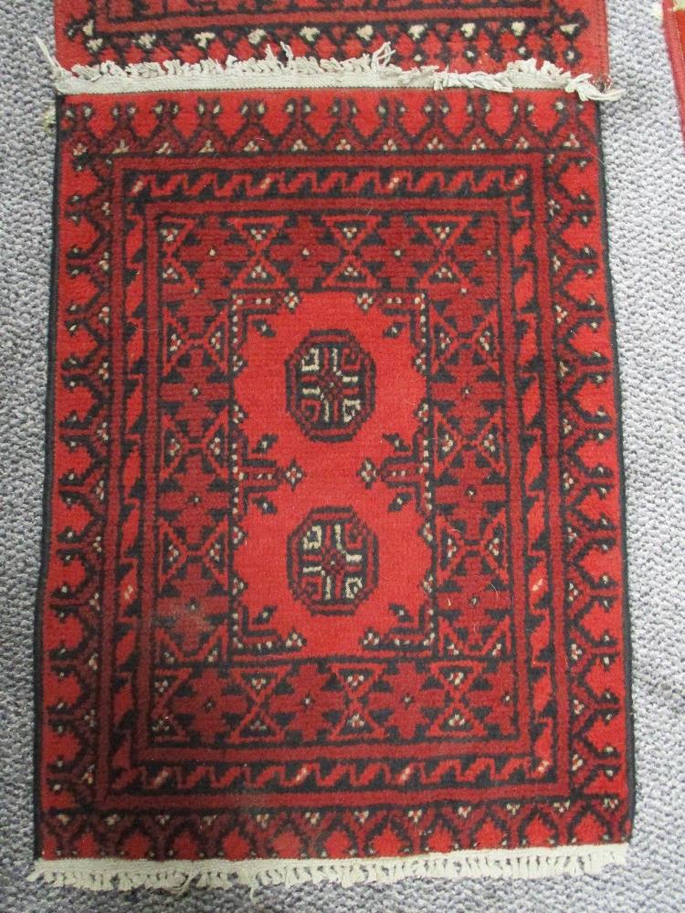 Two antique hand woven Turkish style prayer rugs or mats - Bild 2 aus 2