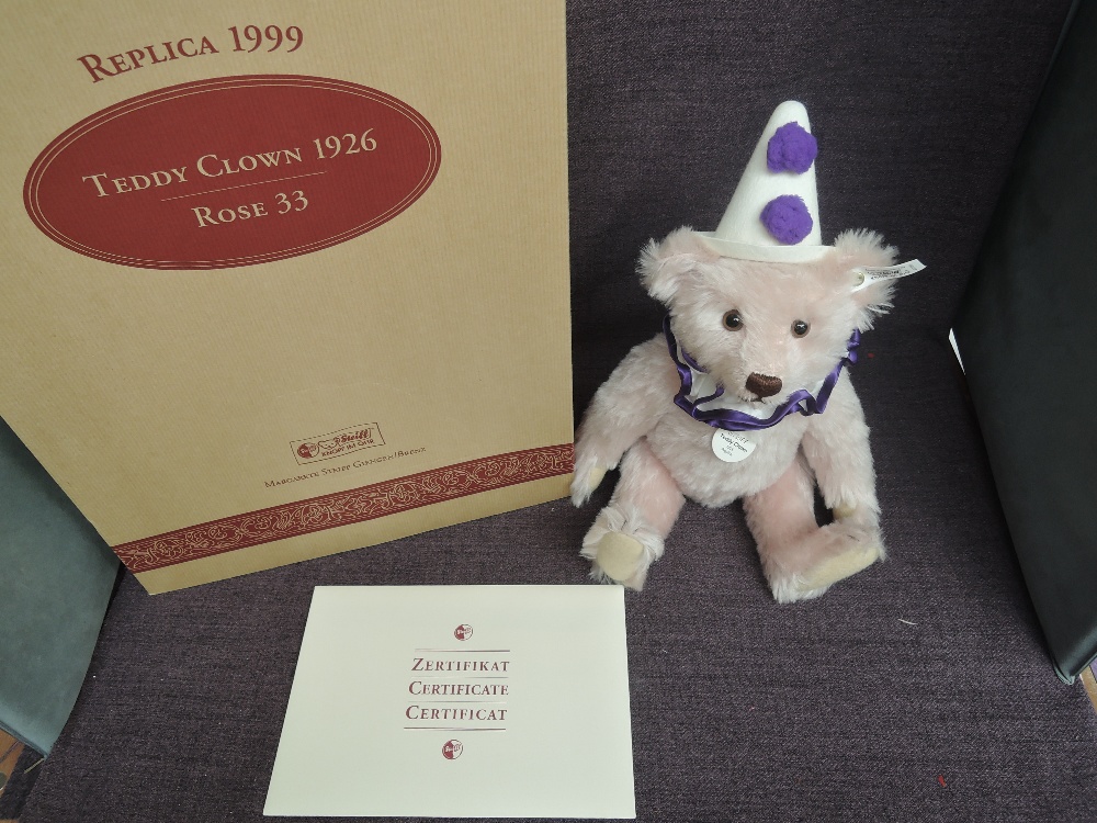 A Limited Edition Steiff Bear, Teddy Clown 1926 Rose 33, 407260, 1169/5000, white tag, certificate