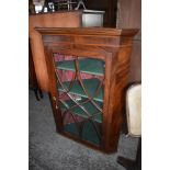 A George III glazed figured mahogany cupboard of traditional design, 112CM.