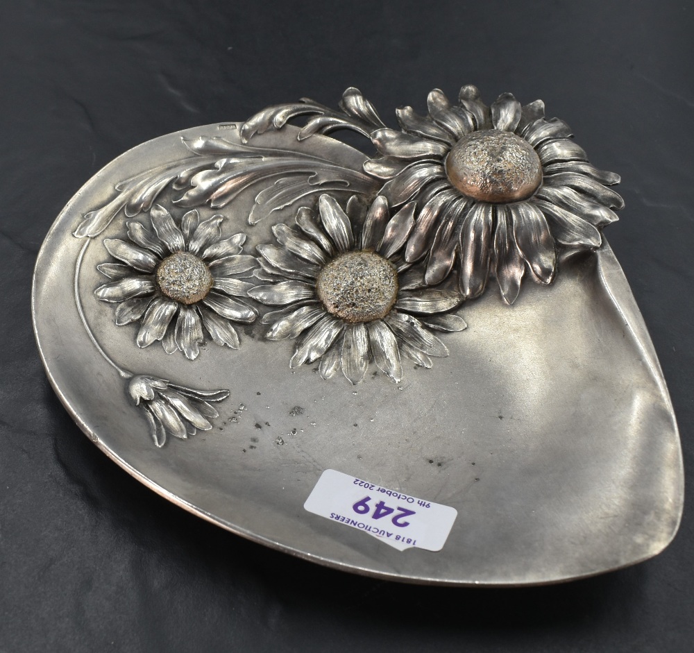 A WMF Art Nouveau/Jugendstil crumb brush and tray, moulded in high relief with Helenium blossoms, - Image 2 of 3