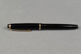 A De La Rue Onoto K3 cartridge fountain pen in black with single broad band to cap having De La