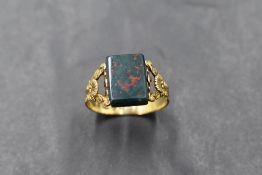 A Georgian 18ct gold signet ring having a blood stone panel to moulded shoulders on a ribbed 18ct