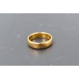 A 22ct gold wedding band, size L & approx 5.7g