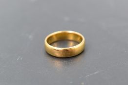 A 22ct gold wedding band, size L & approx 5.7g
