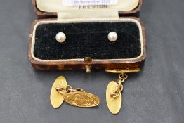 An Edwardian pair of 9ct gold cufflinks having engraved oval panels with chain connectors, Chester