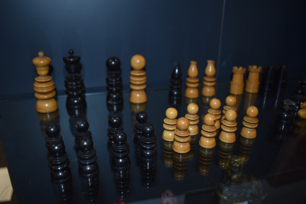 A fine part chess set in box wood and ebony some pieces being damaged and repaired. - Image 3 of 5