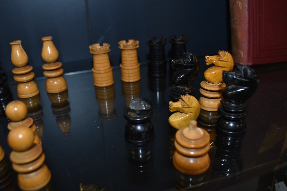 A fine part chess set in box wood and ebony some pieces being damaged and repaired. - Image 5 of 5