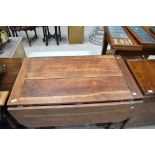 An early 20th Century oak drop leaf table