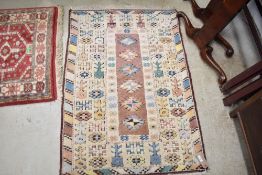 A traditional rug, approx. 125 x 86cm
