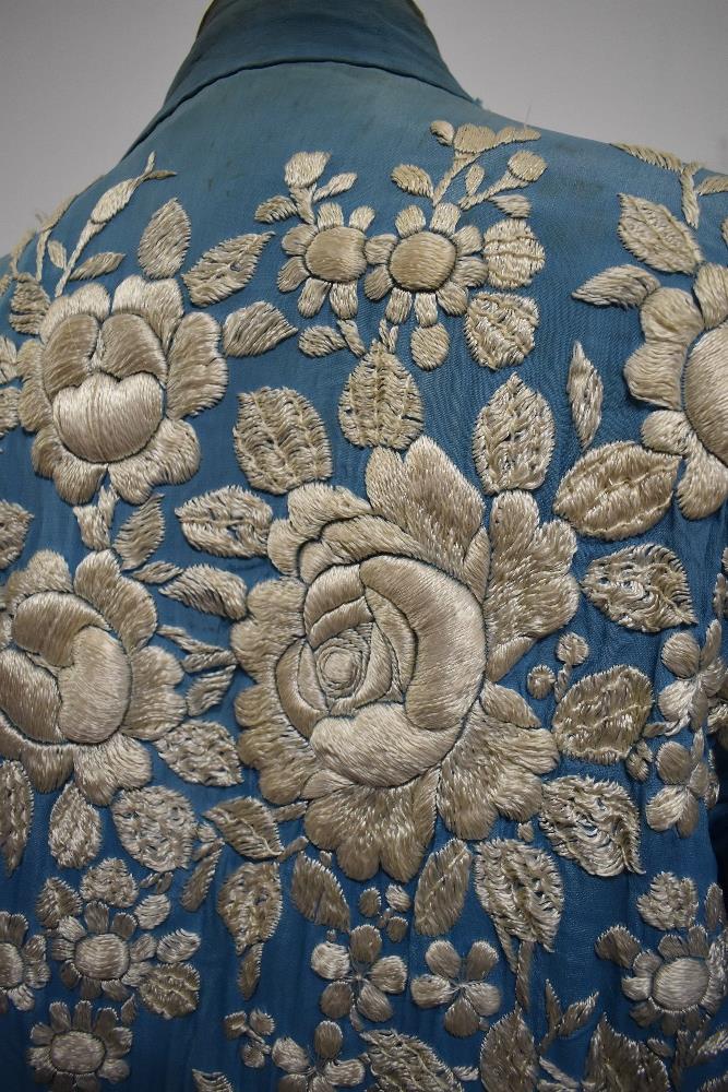 An early 20th century embroidered silk kimono dressing gown, damage to silk part of lining, - Image 7 of 12