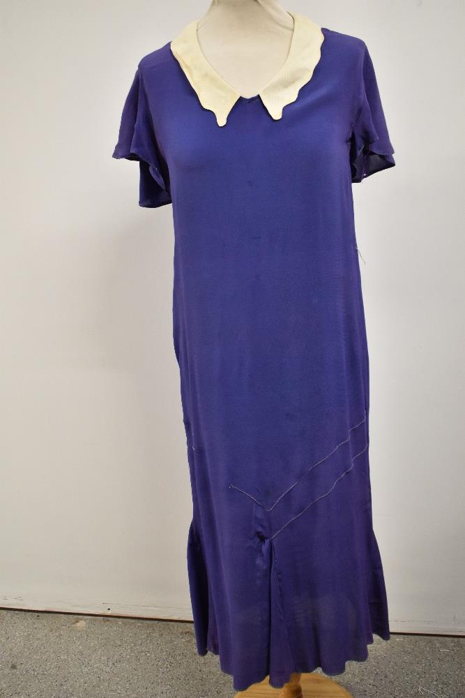 An Art Deco 1930s day dress having contrasting white collar, AF, some signs of wear.