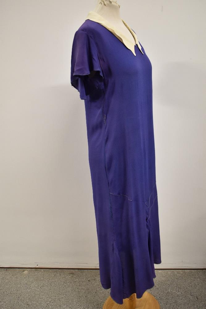 An Art Deco 1930s day dress having contrasting white collar, AF, some signs of wear. - Image 5 of 8