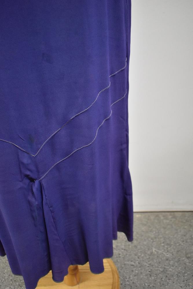 An Art Deco 1930s day dress having contrasting white collar, AF, some signs of wear. - Image 3 of 8