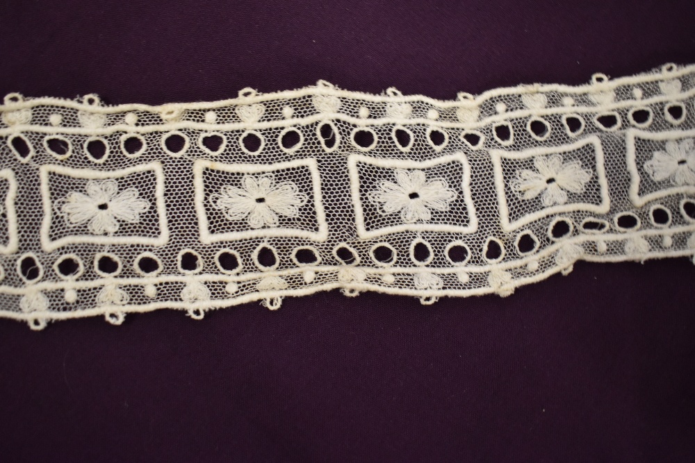 A selection of intricate antique and vintage lace collars and panels. - Image 6 of 7