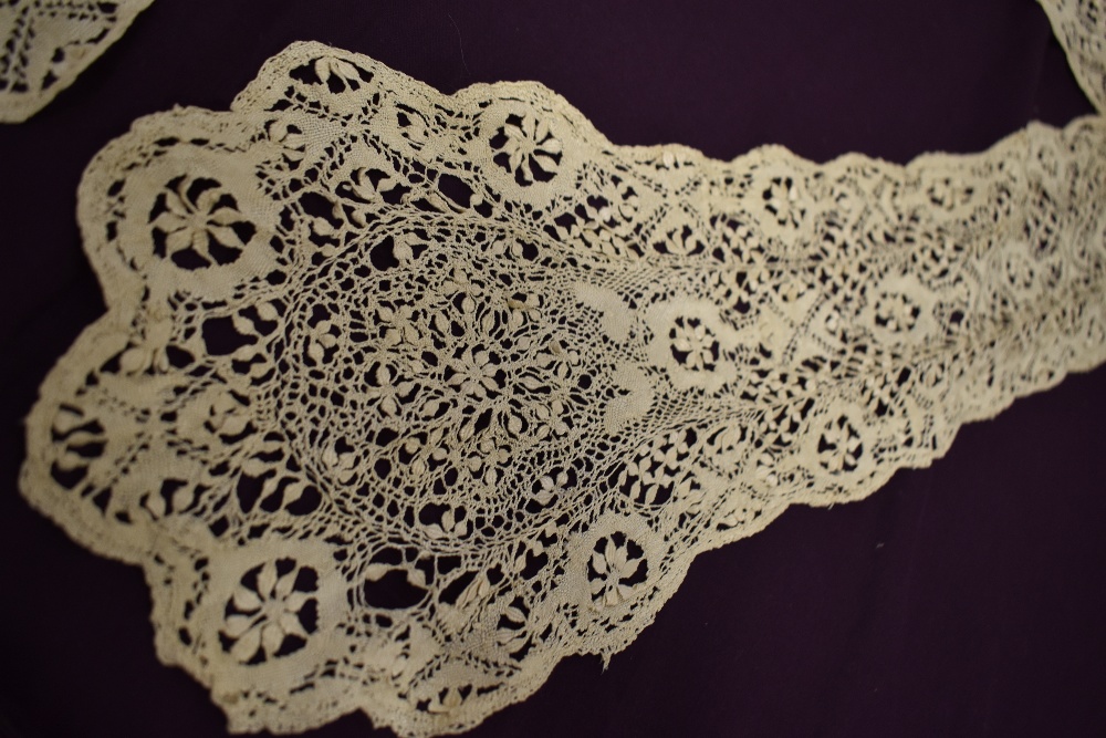 An assortment of antique lace and similar, including Victorian stoles. - Image 10 of 13