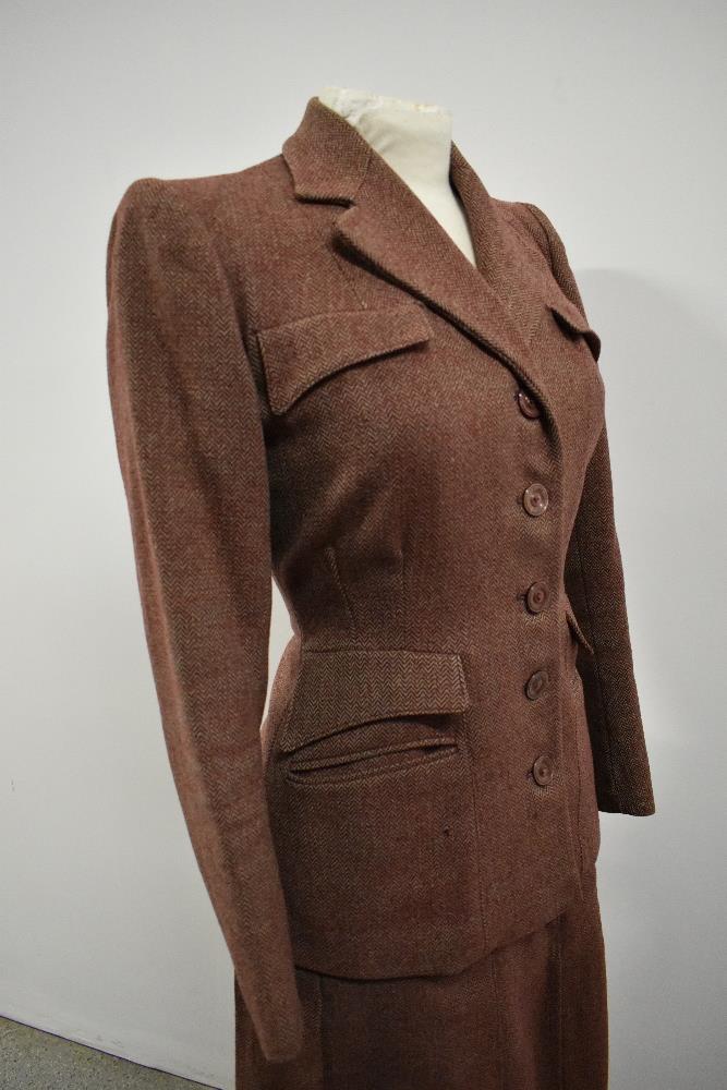 A 1940s Pandem model beige and cranberry wool herringbone ladies suit comprising of jacket and - Image 4 of 5