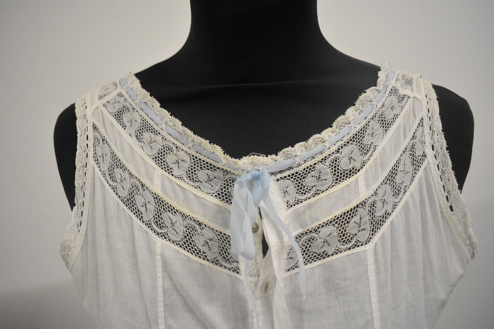 A beautifully detailed Victorian/ Edwardian full length petticoat with lace throughout, blue - Image 5 of 9